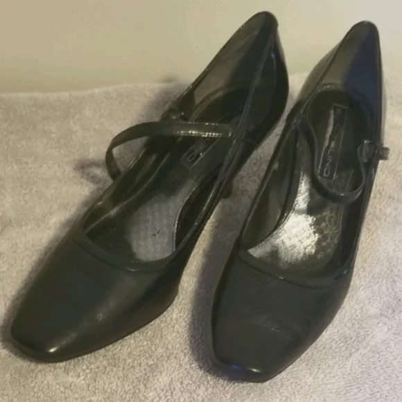 Bandolino Shoes Bandolino Patent Mary Jane Heels Poshmark - Main Image